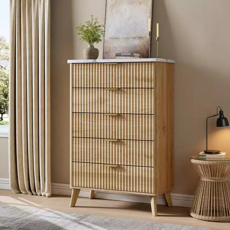 Cassettiera a 5 cassetti alta 47,2 pollici con profilo curvo e cassetti in legno scanalato - Maniglie dorate