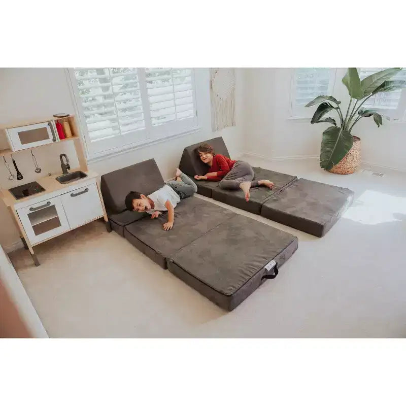 Divano e tappeto lounge per bambini